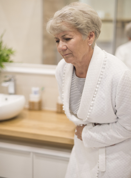 Femme agée avec incontinence urinaire